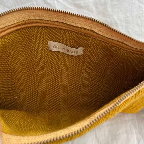 Adorable woven clutch purse never been used - Picture 2 of 3